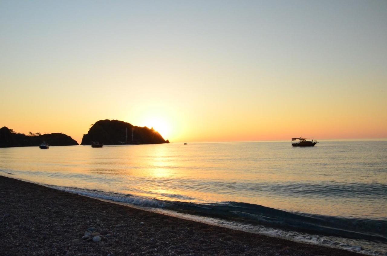 Tunays Pansiyon Bed & Breakfast Cirali Bagian luar foto